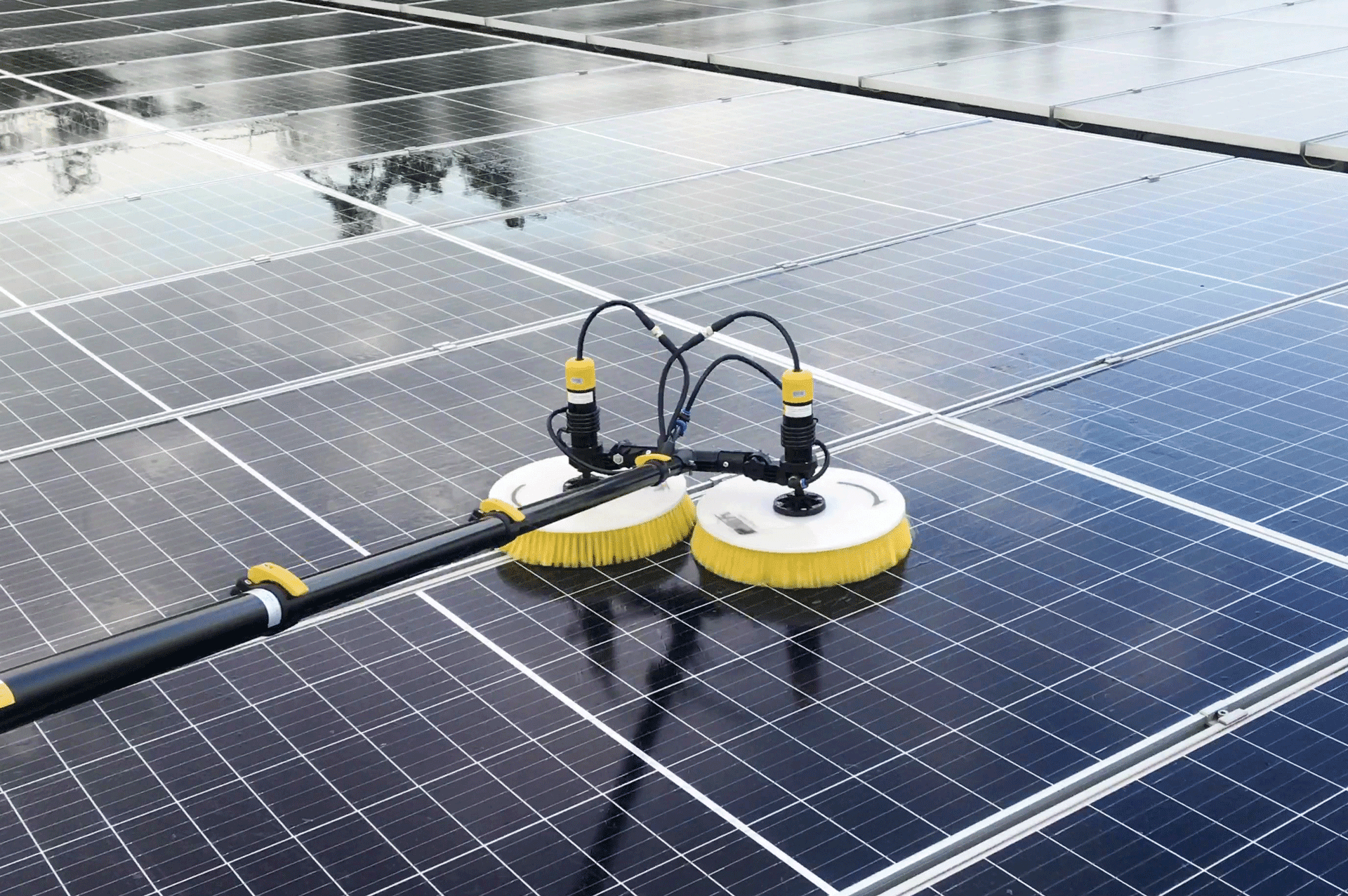 Vệ Sinh Tấm Pin Năng Lượng Mặt Trời Tại Bình Thuận Và Lâm Đồng: Bí Quyết Tối Ưu Hóa Hiệu Suất Từ Công Nghệ 247 Việt Nam